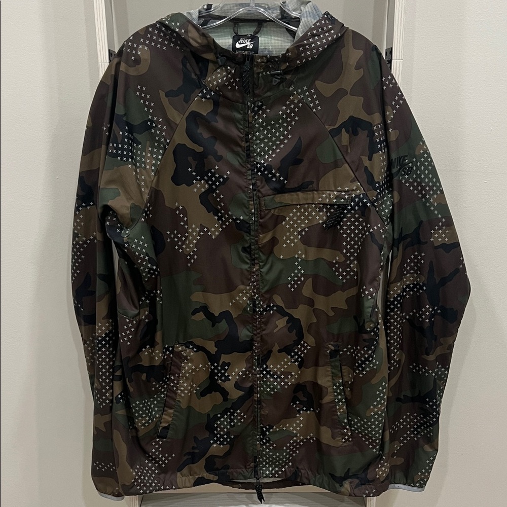 Nike Men's Camo Lightweight Hooded Jacket - Green/Brown/Black